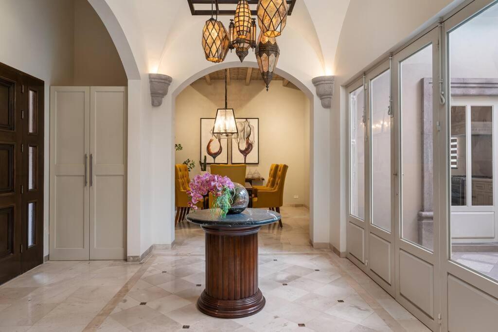 Casa Regina, Stylish 3br In Centro With Rooftop & Jacuzzi Villa *