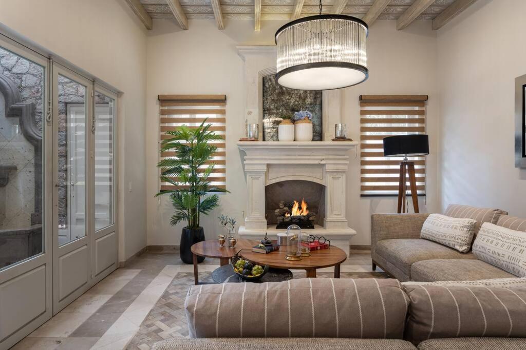 Casa Regina, Stylish 3br In Centro With Rooftop & Jacuzzi *