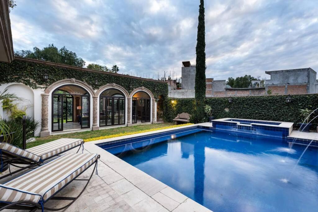 Villa Casa Regina, Stylish 3br In Centro With Rooftop & Jacuzzi *