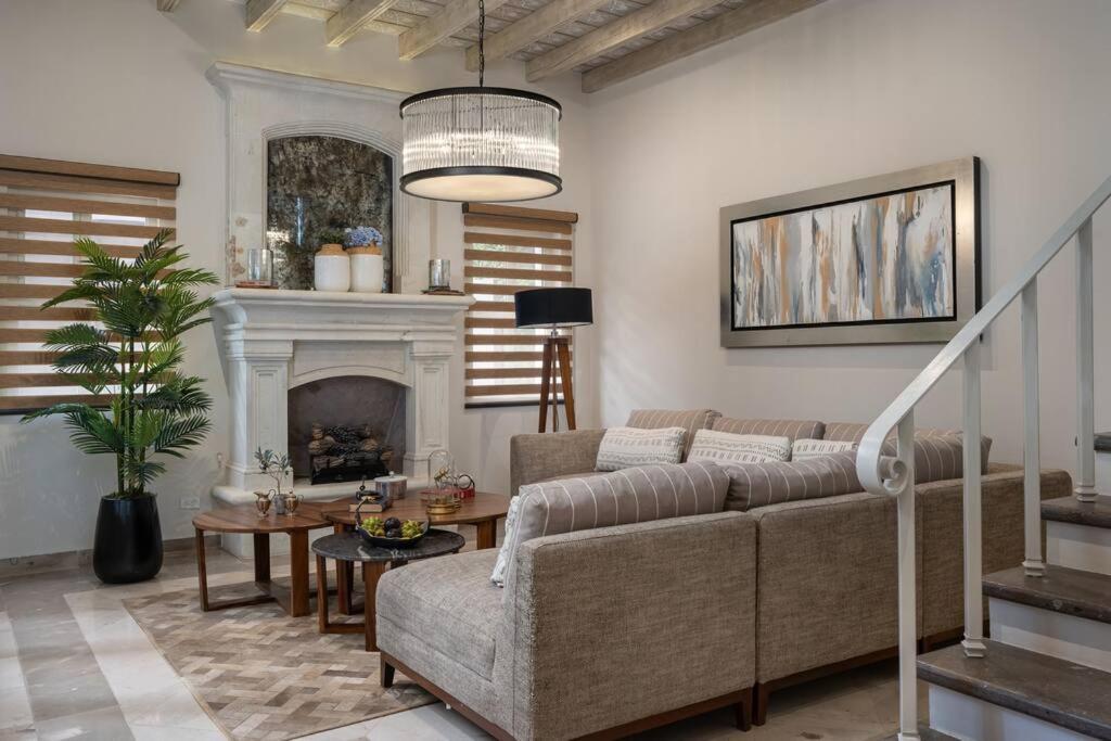 Casa Regina, Stylish 3br In Centro With Rooftop & Jacuzzi Villa *