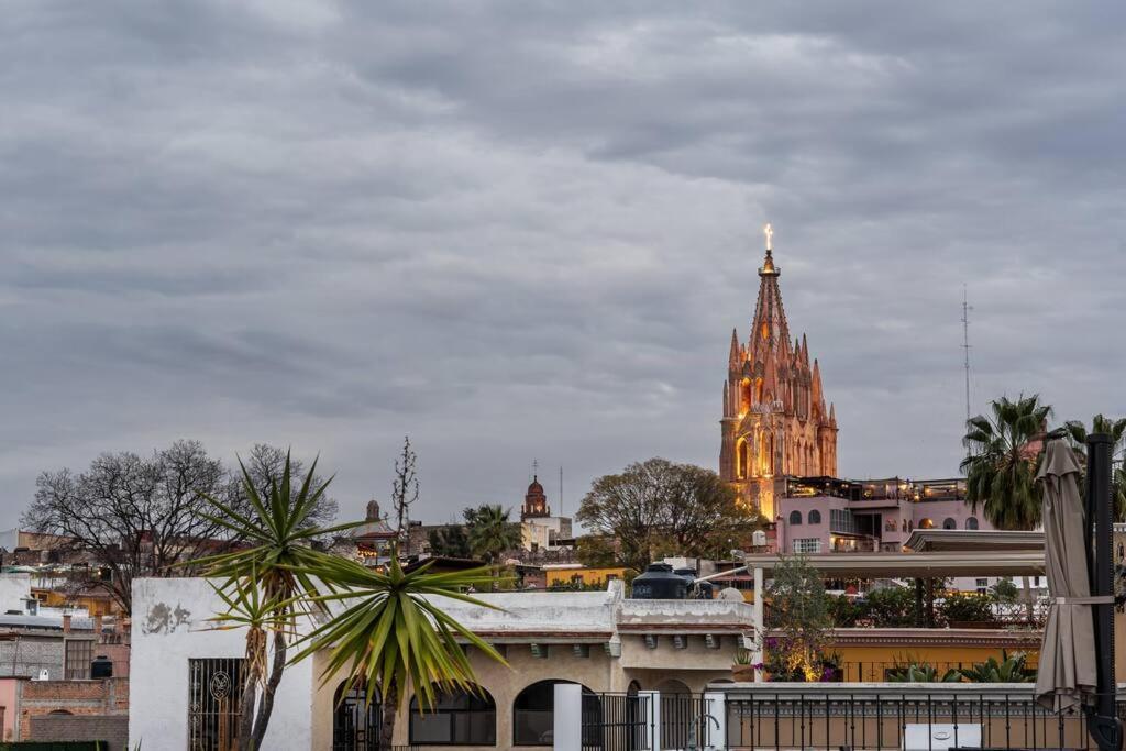 Casa Regina, Stylish 3br In Centro With Rooftop & Jacuzzi Villa