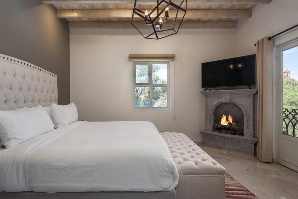 Casa Regina, Stylish 3br In Centro With Rooftop & Jacuzzi