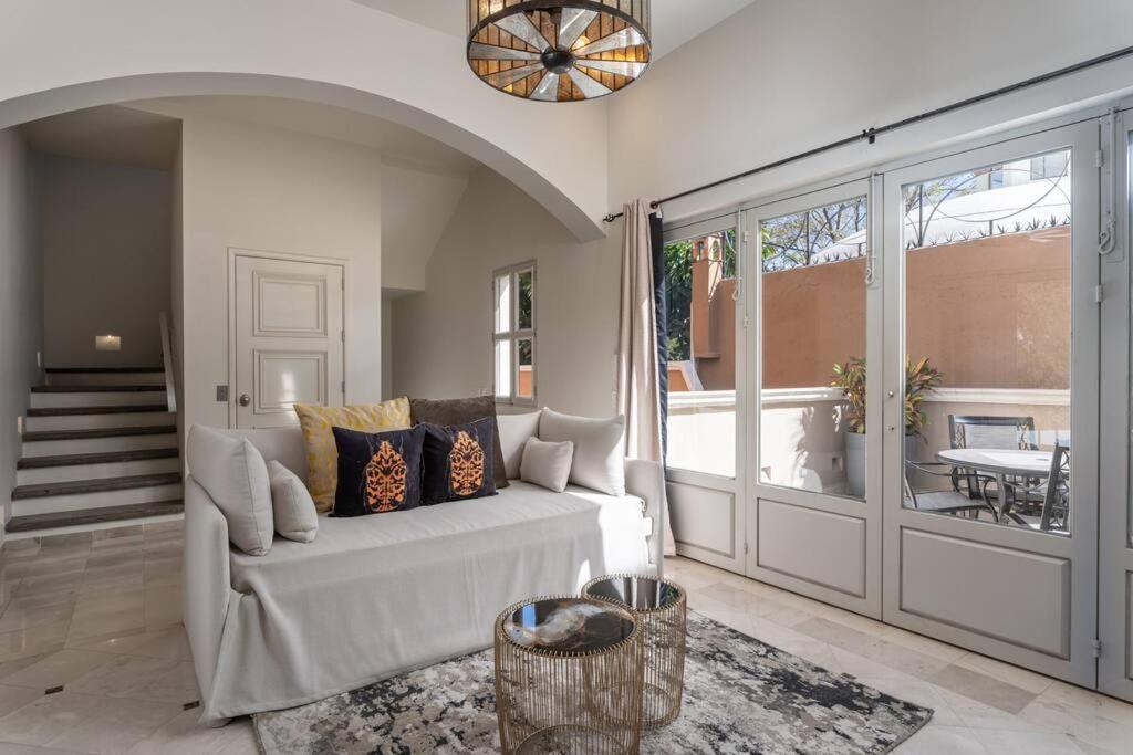Casa Regina, Stylish 3br In Centro With Rooftop & Jacuzzi *